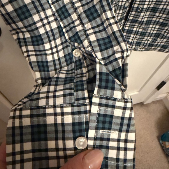 Club Monaco men’s Slim Fit Long Sleeve Button Down Dress Shirt Size Medium - Picture 4 of 4